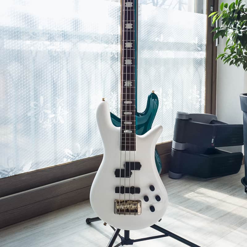 2009 Spector Euro 4 LX lacquer finish, solid white