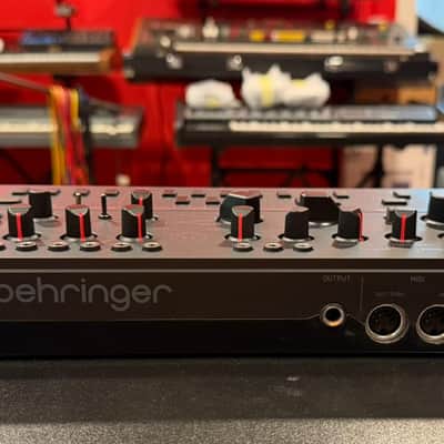 Behringer TD-3-MO  Analog Bass Synthesizer – Black + Decksaver image 5