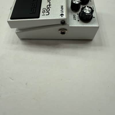 Boss Roland DS-1-WH Distortion Pearl White Limited Edition Guitar Effect Pedal image 4
