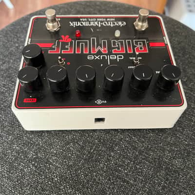 Electro-Harmonix Deluxe Big Muff Pi Distortion / Sustainer Black/Red image 3