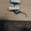Lindy Fralin Strat Vintage Hot Pickup Set 2022 - Parchment (w bridge baseplate)