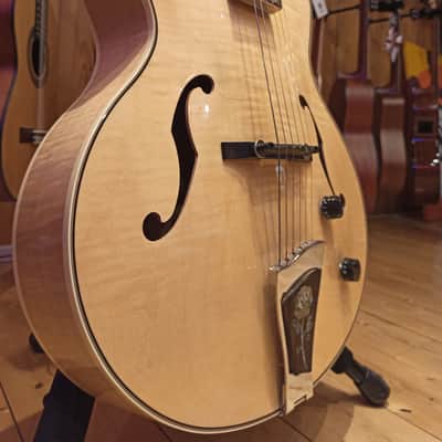 Godin 5th Avenue Jazz 2010s Natural Flame High Gloss image 3