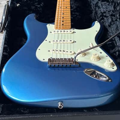 Fender Custom Shop Custom Deluxe Stratocaster 2009 Lake Placid Blue image 4
