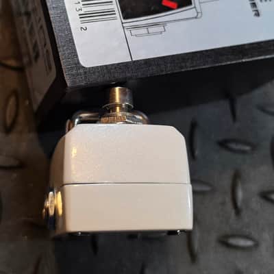 Hotone Skyline Tuner Mini Guitar Tuning Pedal Clean Boost 2010s - White image 6