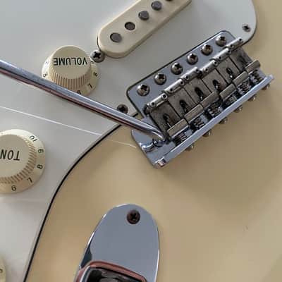 1997 Fender Jimi Hendrix Artist Series Tribute Stratocaster Olympic White image 10