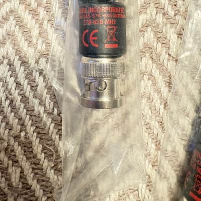 Shure UA8 1/2 Wave Omnidirectional Antenna (578-638 MHz) 2010s - Black image 2