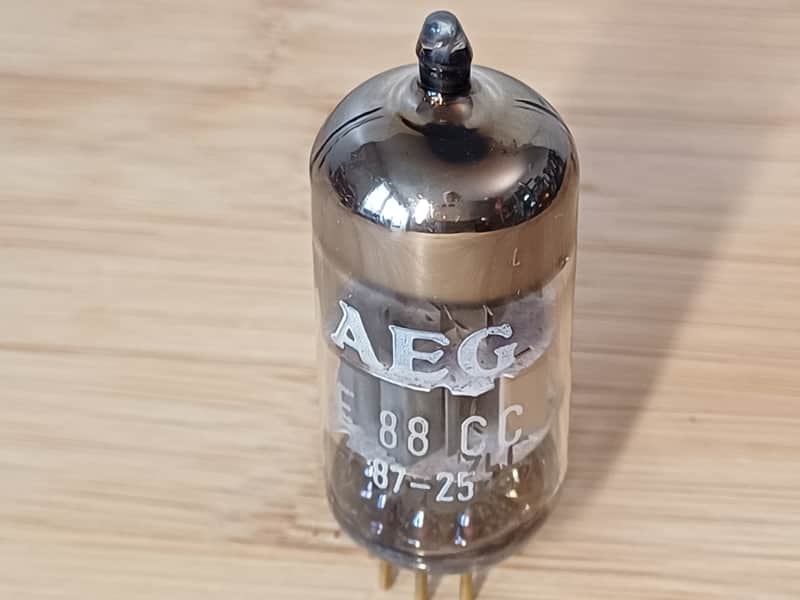 Perfect 1975 "A" NOS 1974 MULLARD e88cc 6922 Mitcham Dimple DISC getter Special quality like CV2492 ecc88 6dj8 CCA AEG label perfectly balanced and very strong, gold pins best audio tube, for EMI redd 47 image 1