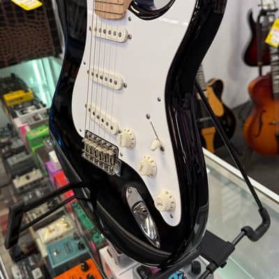 Fender Eric Clapton Signature Blackie Stratocaster with Noiseless Pickups and Tweed Case - Pre Owned image 5
