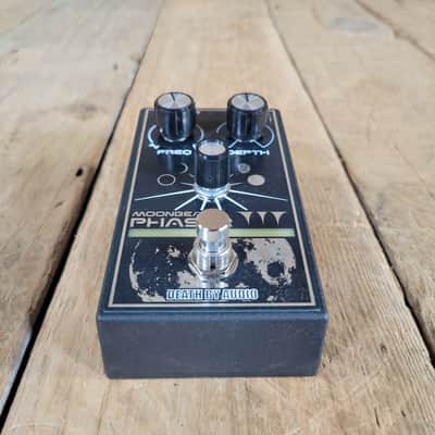 Death By Audio Moonbeam Phaser 2026 w/ Manual and Box Near Mint image 2