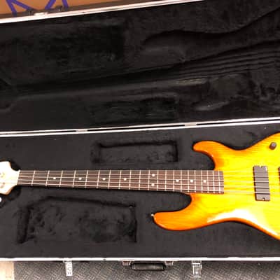 G&L L5500 amber image 4