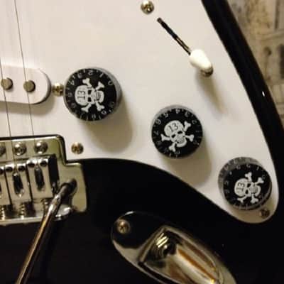 Skull Volume Tone Control Knobs fit Most Guitars imagen 1