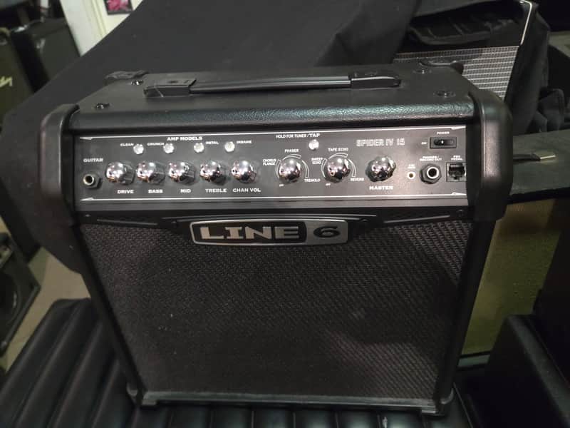 Line 6 Spider IV 15 15-Watt 1x8" Digital Modeling Guitar Practice Amp