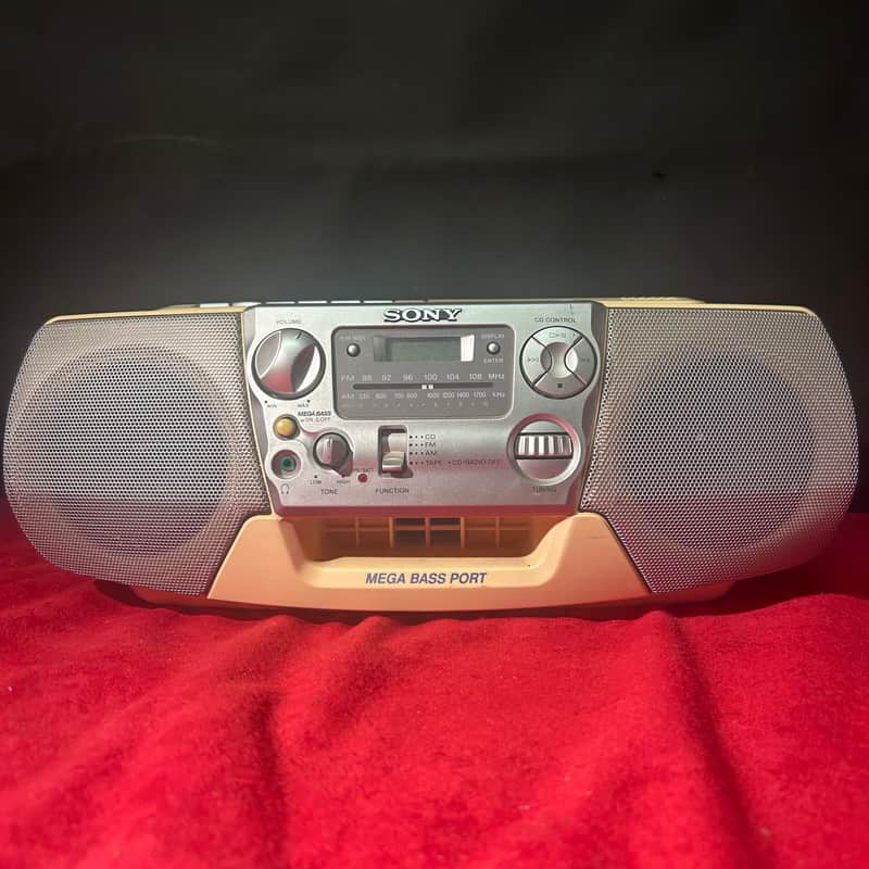 Sony CFD-V17 AM/FM Radio + Cassette/CD Player image 1