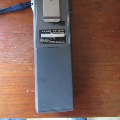 Yaesu FT 727R dual band hand held receiver with charger image 3
