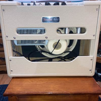 Fender '57 Custom Deluxe "Alnico Cream" Special Edition 12-Watt 1x12" Guitar Combo 2018 - Blonde Special Edition image 3