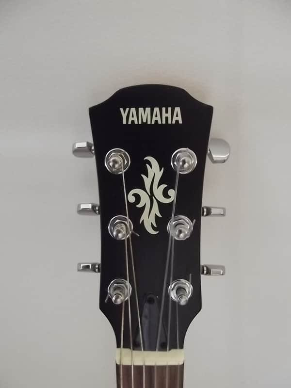 YAMAHA APXT-1N Cut Out Acoustic / Electric Guitar / Soft Case
