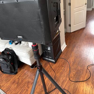 (4) QSC KLA12 KLA Series 12" Powered Line Array Speakers with Bags image 8