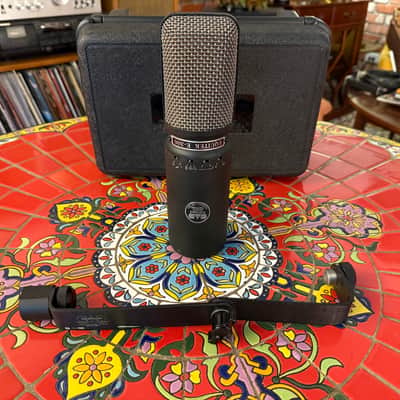 CAD Equitek E300 Large Diaphragm Multipattern Condenser Microphone