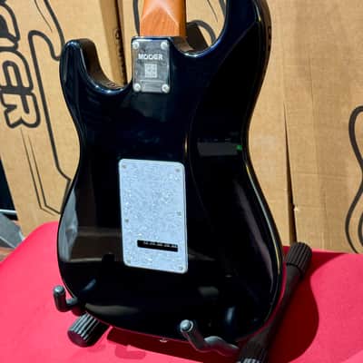 Mooer MSC10 PRO BLACK (White Pickguard) image 13