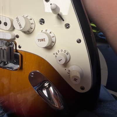 Fender American Series VG Stratocaster with Rosewood Fretboard 2007 - 2009 - 3-Color Sunburst image 5