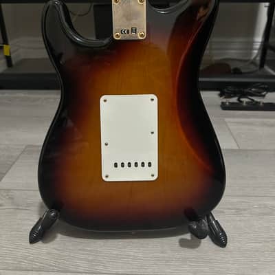 Fender Deluxe Players Stratocaster with Rosewood Fretboard 2005 - 2016 - 3-Color Sunburst image 6