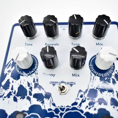 EarthQuaker Devices Avalanche Run Stereo Reverb & Delay with Tap Tempo V2 2022 Blue Sparkle / White image 3