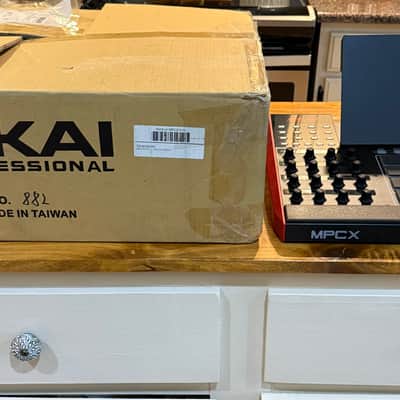 Akai MPC X with Box excellent condition image 2