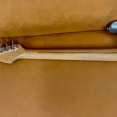 Fender Roadhouse Stratocaster with Maple Fretboard 1997 - Shoreline Gold image 13