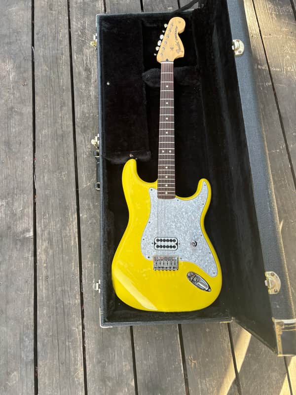 Fender Limited Edition Tom DeLonge Signature Stratocaster 2023 Graffiti Yellow