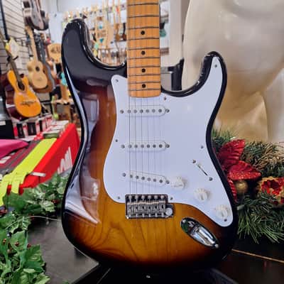 Fender 70th Anniversary American Vintage II '54 Stratocaster 2024 - 2-Color Sunburst image 2
