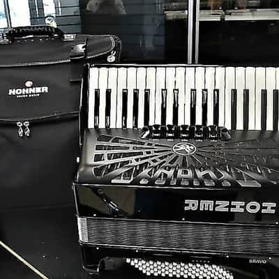 Hohner Bravo III 72 Bass Piano Accordion - Black image 3