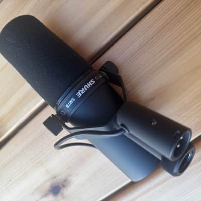 Shure SM7B Cardioid Dynamic Microphone - Black