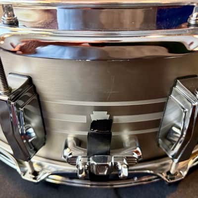 Ludwig 5.5" x 14"Heirloom Stainless Steel Snare Drum LSTL5514 image 3