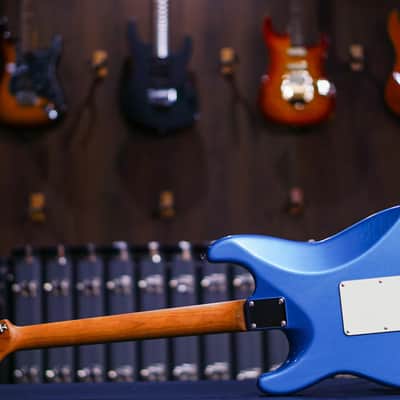 SUHR CLASSIC S VINTAGE LIMITED EDITION LAKE PLACID BLUE image 8