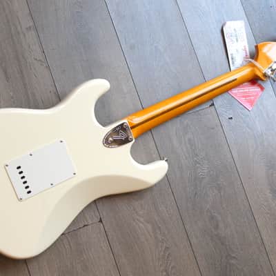 FENDER  "Limited Edition American Vintage II 1973 Stratocaster, Olympic White" HARDCASE, PAPERS, 3, 76 KG image 2
