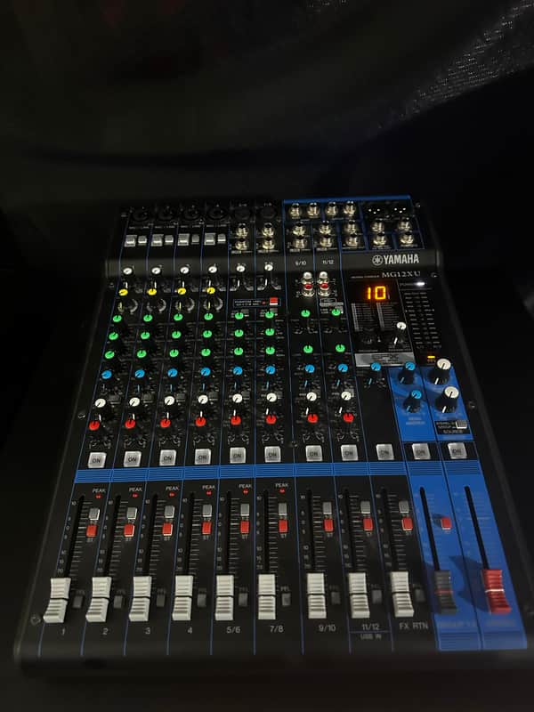 Yamaha MG12XU 12-Channel Analog Mixer 2016 - Present - Black image 1