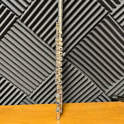 Yamaha 385II Intermediate Flute, Solid Silver Headjoint, In-Line Open-Hole, B-Foot - Used image 1