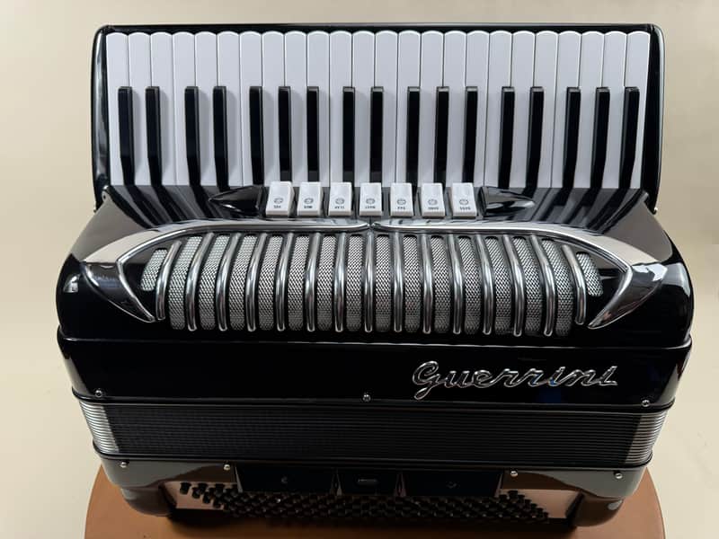 Guerrini Accordion image 1