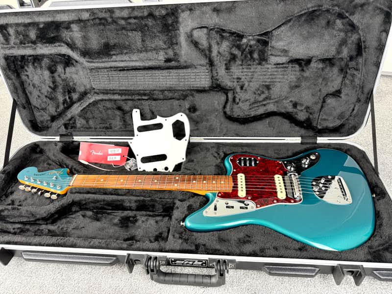 Fender Vintera '60s Jaguar with Pau Ferro Fretboard