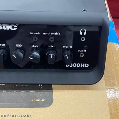 Acoustic B300HD 300W Bass Amp Head image 4