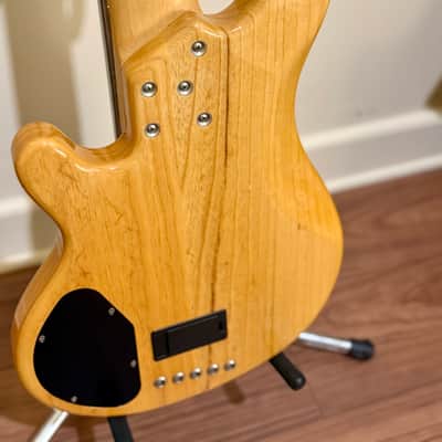 Lakland USA 55-94 Deluxe 5-String Bass – Quilted Maple – Birdseye Maple – Bartolini – G&G Case image 8