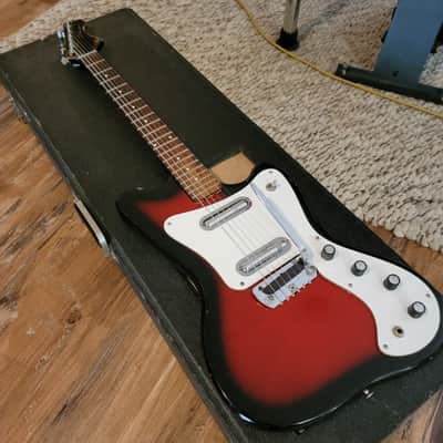 Silvertone 1452 Hornet Electric Guitar Amp In Case 1967 Red Burst All Original Great Condition image 2