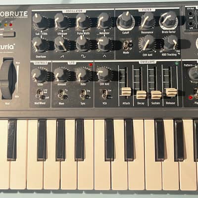 Arturia MicroBrute 25-Key Synthesizer 2014 - Present - Black