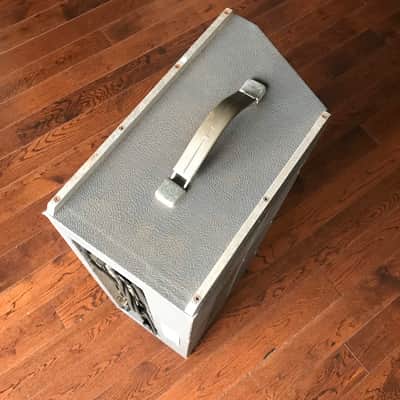 Shure Vocal Master VA 300-C PA Powered Mixer image 4