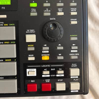 Akai MPC 1000 Sampler - Black image 10