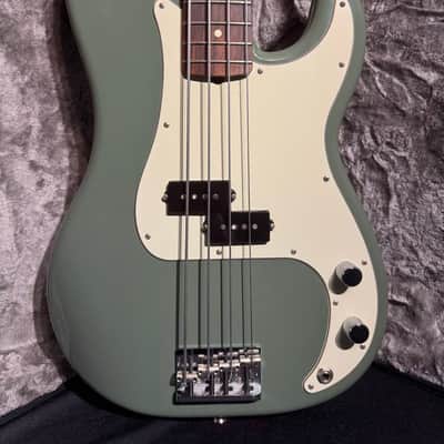 2017 Fender American Professional Precision Bass image 3