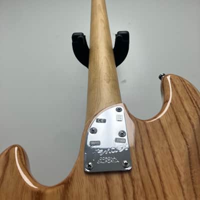 Fender American Deluxe Dimension Bass IV with Maple Fretboard 2014 - 2016 - Natural image 8