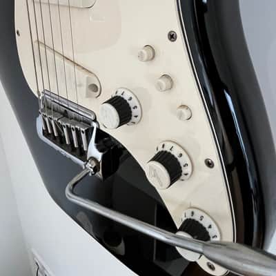 Fender Stratocaster Elite 1983 - Black and white image 3
