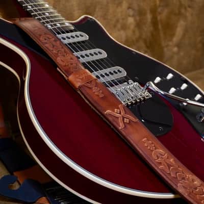 Brian May Guitars Brian May Guitars Rightone Strap BM Book Red Special Pack image 6