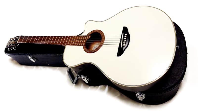 YAMAHA APX-6 Electro Acoustic Guitar with Hardcase - Vintage 1988